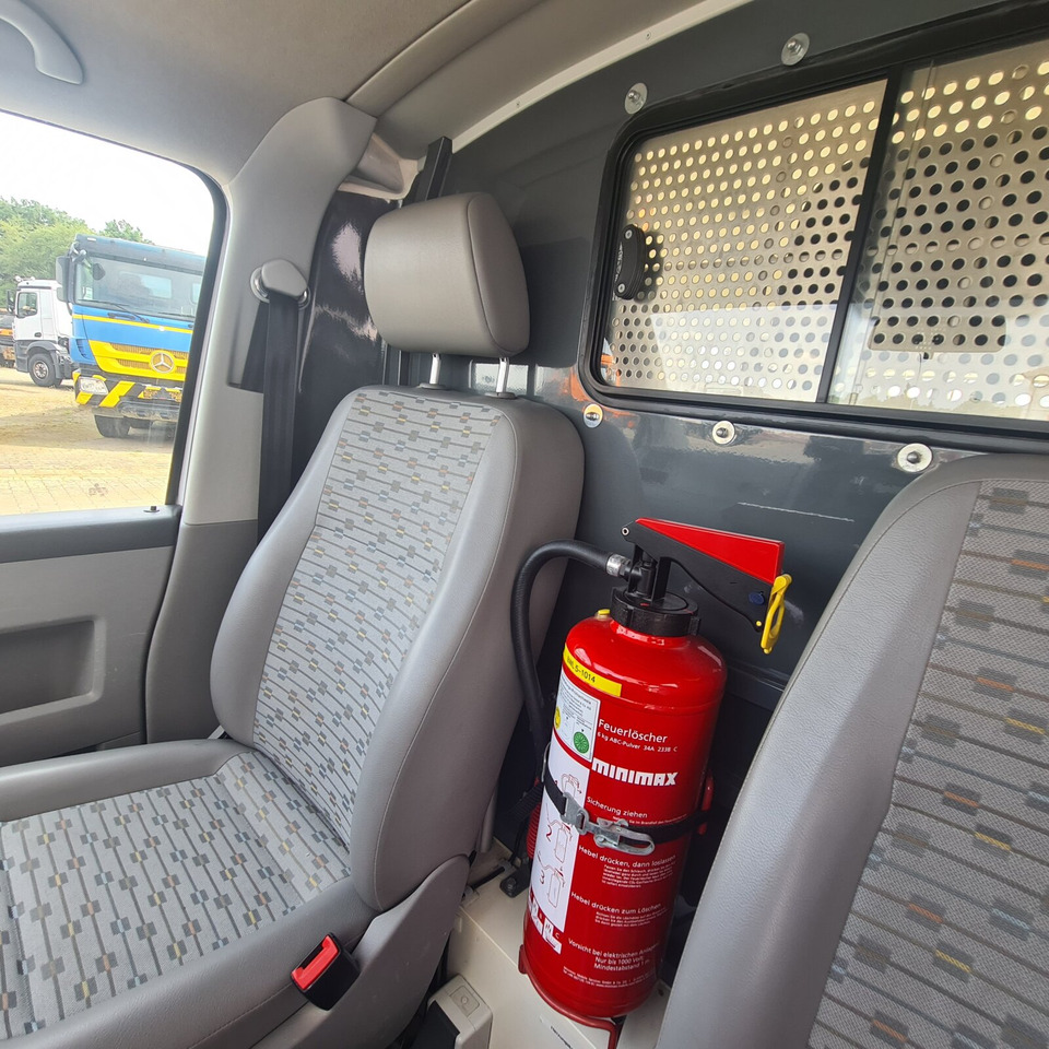 Volkswagen T5 2.0 TDI T5 2.0 TDI, Krankenwagen - Машина скорой помощи: фото 2 Volkswagen T5 2.0 TDI T5 2.0 TDI, Krankenwagen - Машина скорой помощи: фото 2