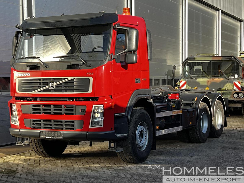 Volvo FM 330 6X4, Multilift - Крюковой мультилифт: фото 3 Volvo FM 330 6X4, Multilift - Крюковой мультилифт: фото 3