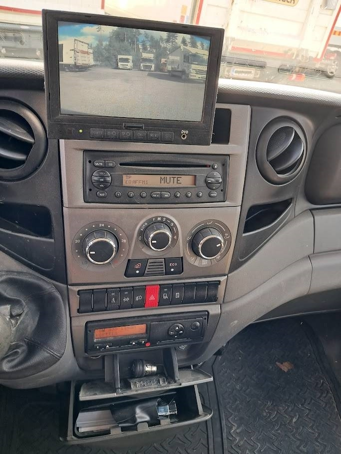 Iveco Daily 70 C17 Doppel 3.0 - Грузовик бортовой/ Платформа: фото 3 Iveco Daily 70 C17 Doppel 3.0 - Грузовик бортовой/ Платформа: фото 3