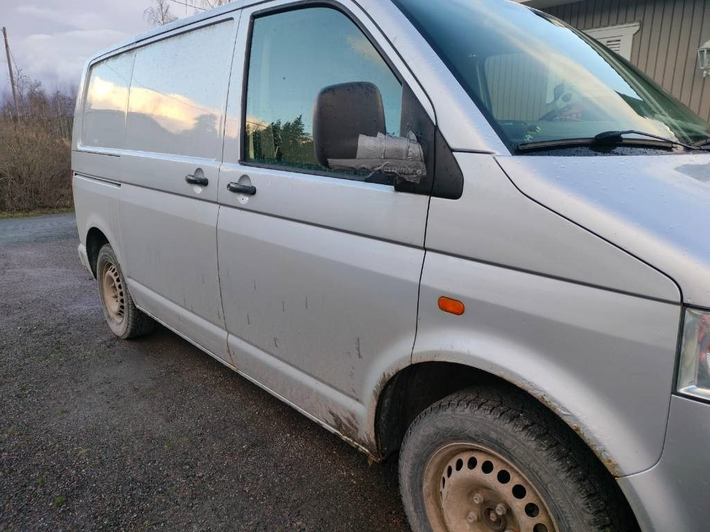 Volkswagen Transporter 1.9 TDI - Легковой фургон: фото 3 Volkswagen Transporter 1.9 TDI - Легковой фургон: фото 3