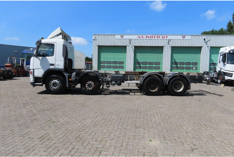 Volvo FM 380 8x4 FULL SPRING. 100% condition! - Грузовик-шасси: фото 4 Volvo FM 380 8x4 FULL SPRING. 100% condition! - Грузовик-шасси: фото 4