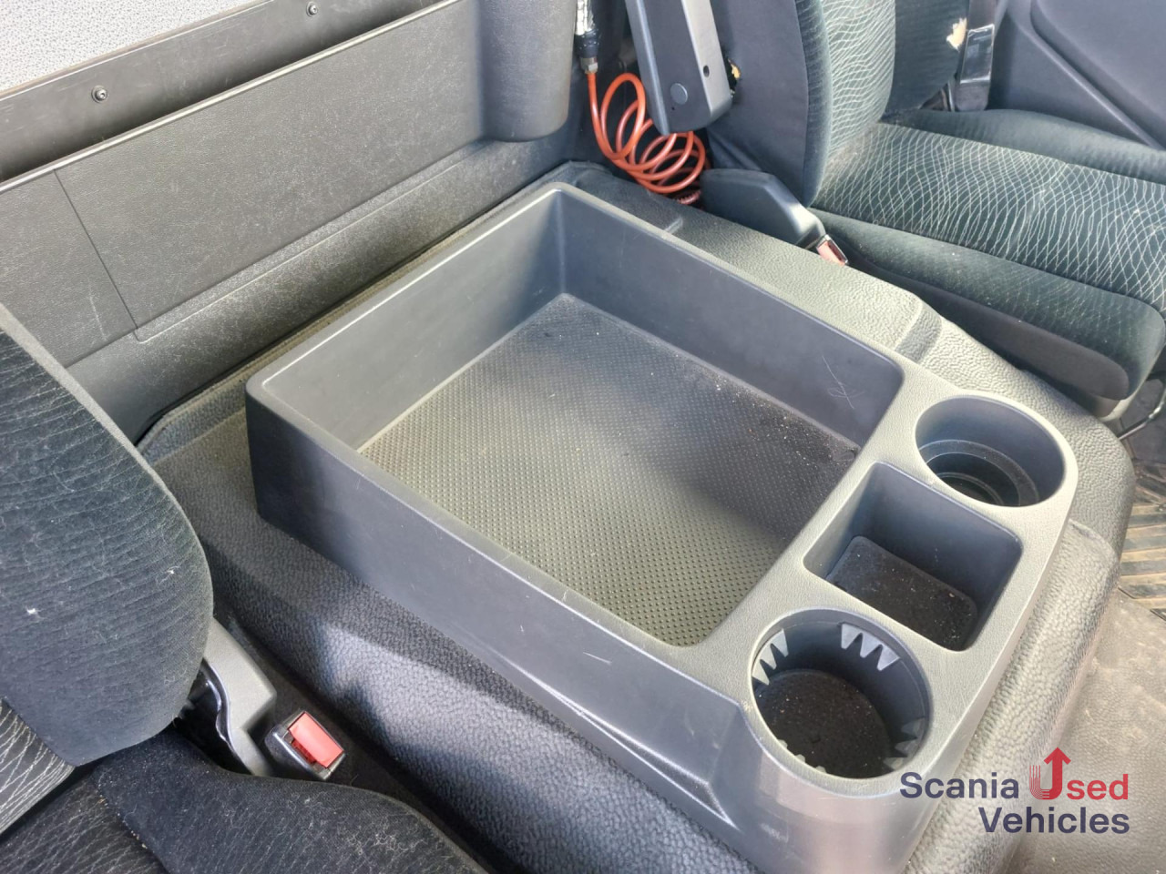 MERCEDES-BENZ Atego 1221 L Koffer Ladebordwand - Грузовик с закрытым кузовом: фото 2 MERCEDES-BENZ Atego 1221 L Koffer Ladebordwand - Грузовик с закрытым кузовом: фото 2