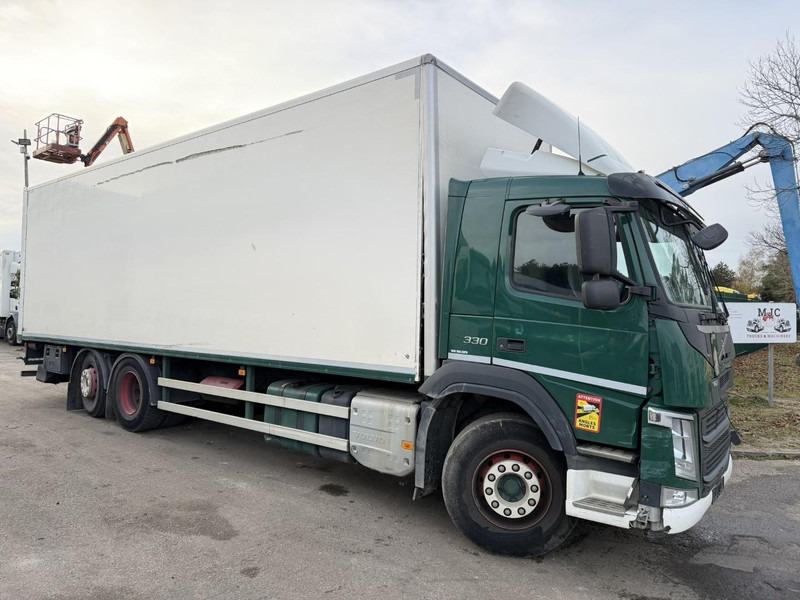 Volvo FM 330 6x2 CLOSED BOX / KOFFER 9m10 - LIFT + STEERING AXLE - *ENGINE / GEARBOX / CHASSIS = OK* - 300.000km - TUV 09/2026 - BE TRUCK - Грузовик с закрытым кузовом: фото 1 Volvo FM 330 6x2 CLOSED BOX / KOFFER 9m10 - LIFT + STEERING AXLE - *ENGINE / GEARBOX / CHASSIS = OK* - 300.000km - TUV 09/2026 - BE TRUCK - Грузовик с закрытым кузовом: фото 1