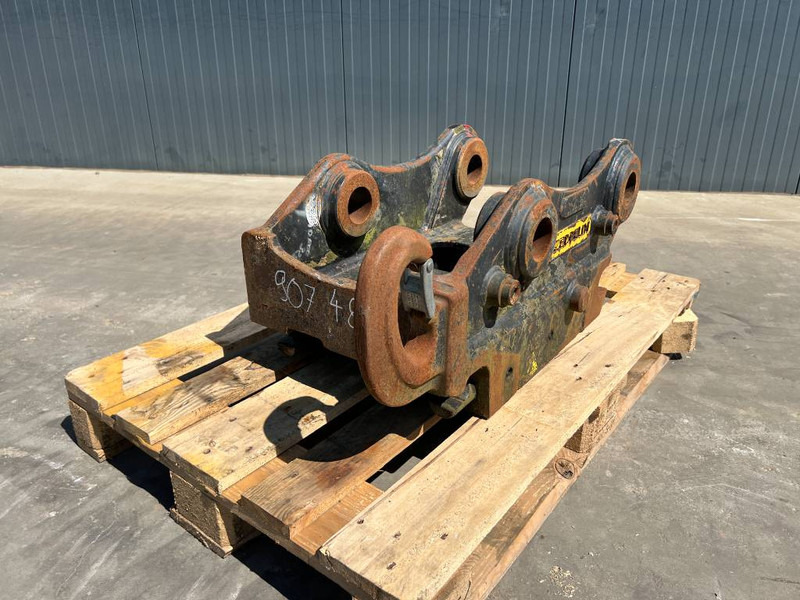 OilQuick OQ65 - M314F / M316F / M318F - Сцепное устройство для Строительной техники: фото 1 OilQuick OQ65 - M314F / M316F / M318F - Сцепное устройство для Строительной техники: фото 1