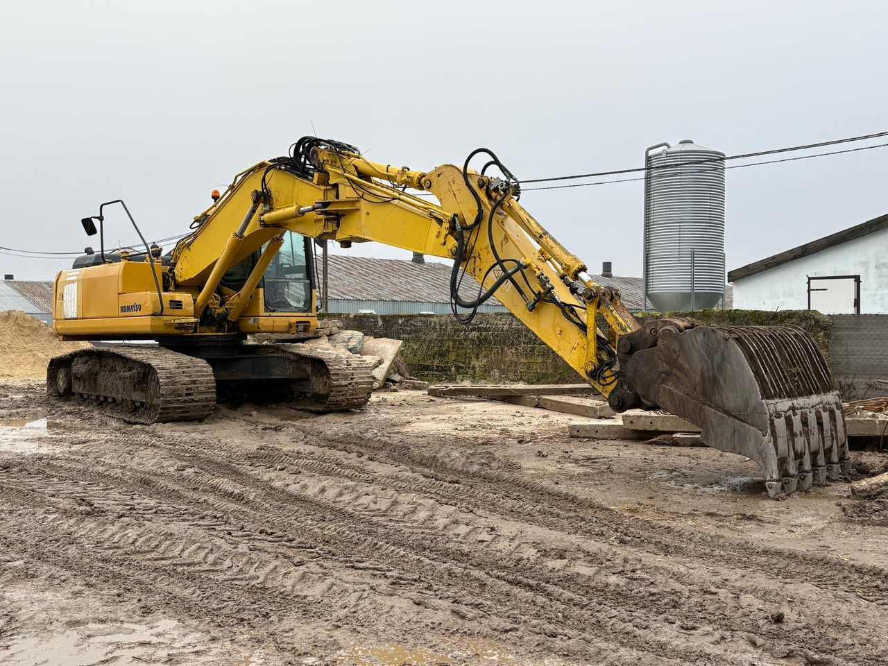 KOMATSU PC 210 LC-7 - Гусеничный экскаватор: фото 1 KOMATSU PC 210 LC-7 - Гусеничный экскаватор: фото 1