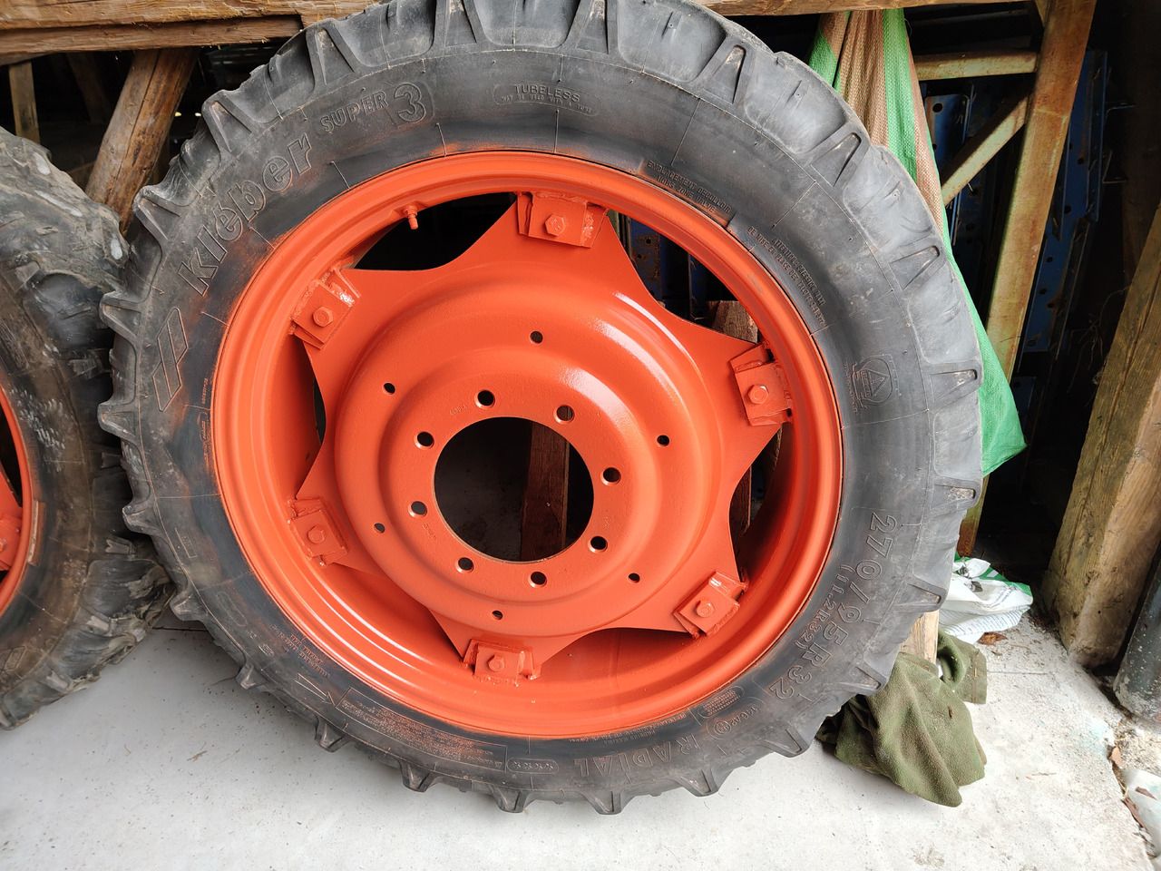 Kleber, Taurus 11.2 R32 (270/95 R32), 9.5 R48 - Колесо для Сельскохозяйственной техники: фото 4 Kleber, Taurus 11.2 R32 (270/95 R32), 9.5 R48 - Колесо для Сельскохозяйственной техники: фото 4