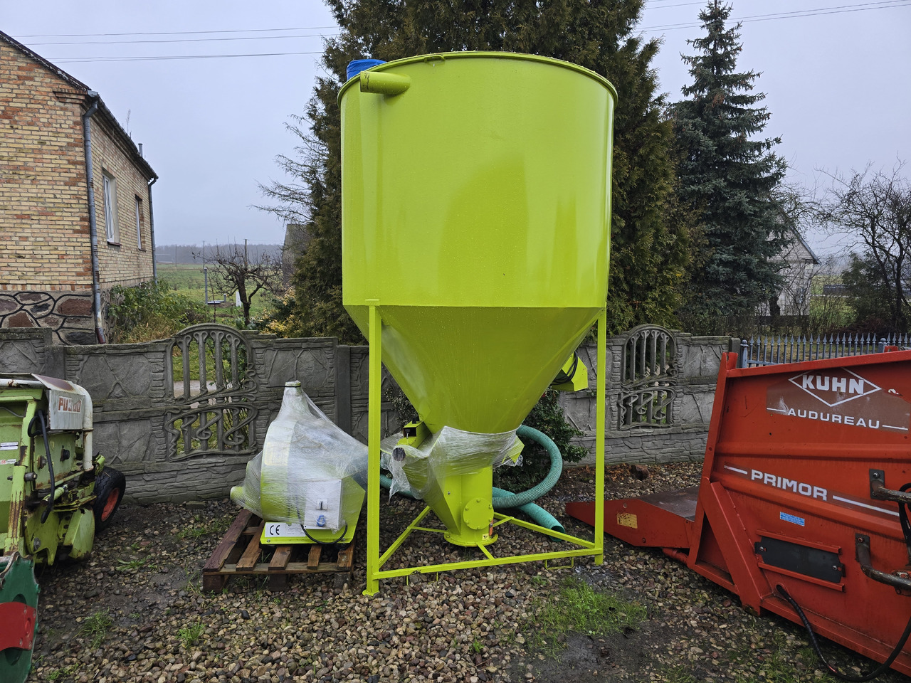 Adraf S01/1 - Кормораздатчик: фото 1 Adraf S01/1 - Кормораздатчик: фото 1