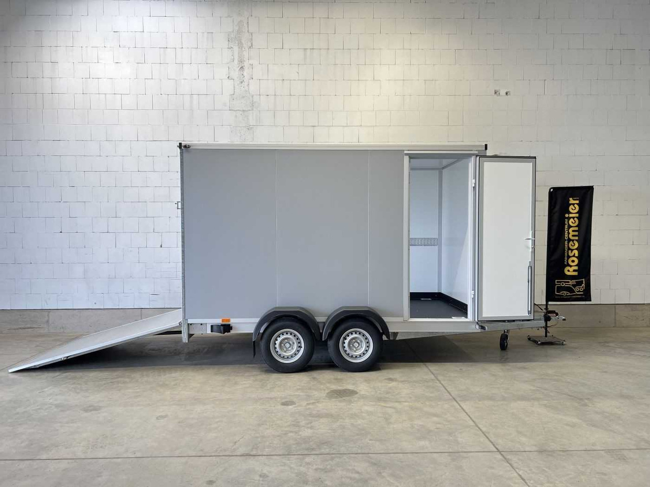 Новый Прицеп-фургон VEZEKO TK C 27.35 Rampe, Tür Kofferanhänger: фото 1