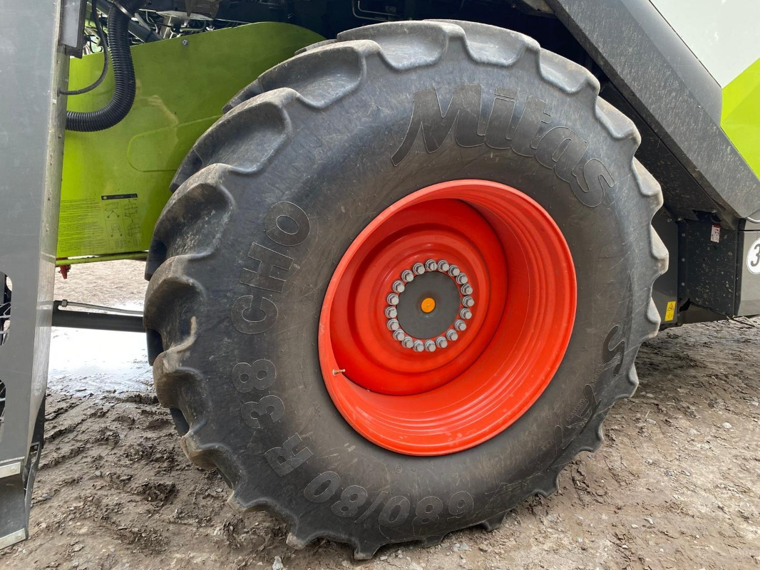 CLAAS Lexion 6800 mit Vario 930 Schneidwerk - Зерноуборочный комбайн: фото 3 CLAAS Lexion 6800 mit Vario 930 Schneidwerk - Зерноуборочный комбайн: фото 3