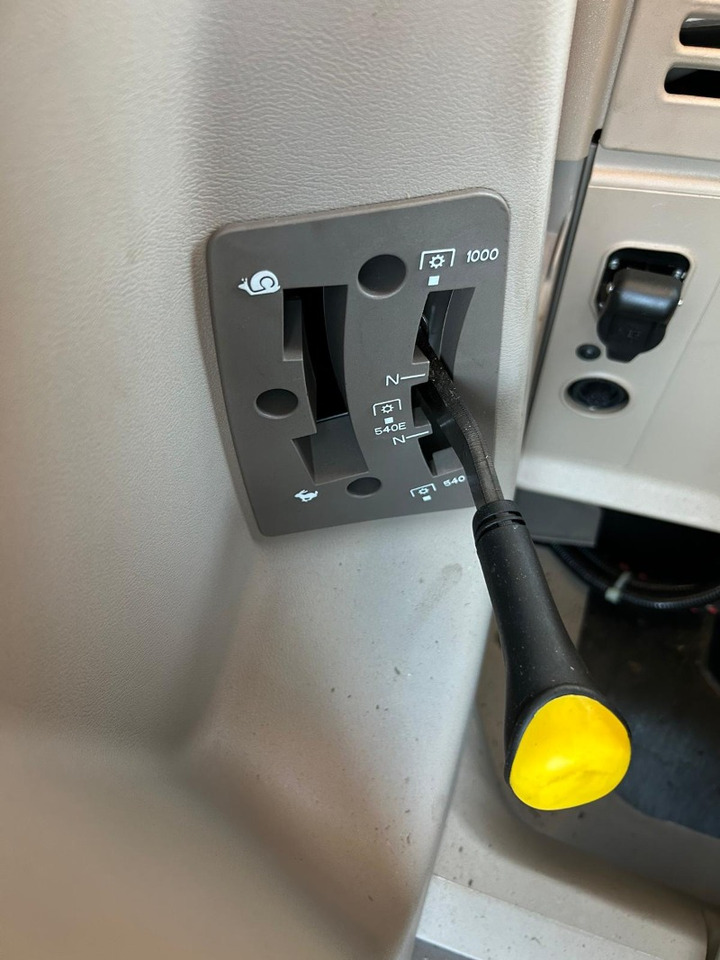 John Deere 6090M **MIETRÜCKLÄUFER** - Трактор: фото 5 John Deere 6090M **MIETRÜCKLÄUFER** - Трактор: фото 5