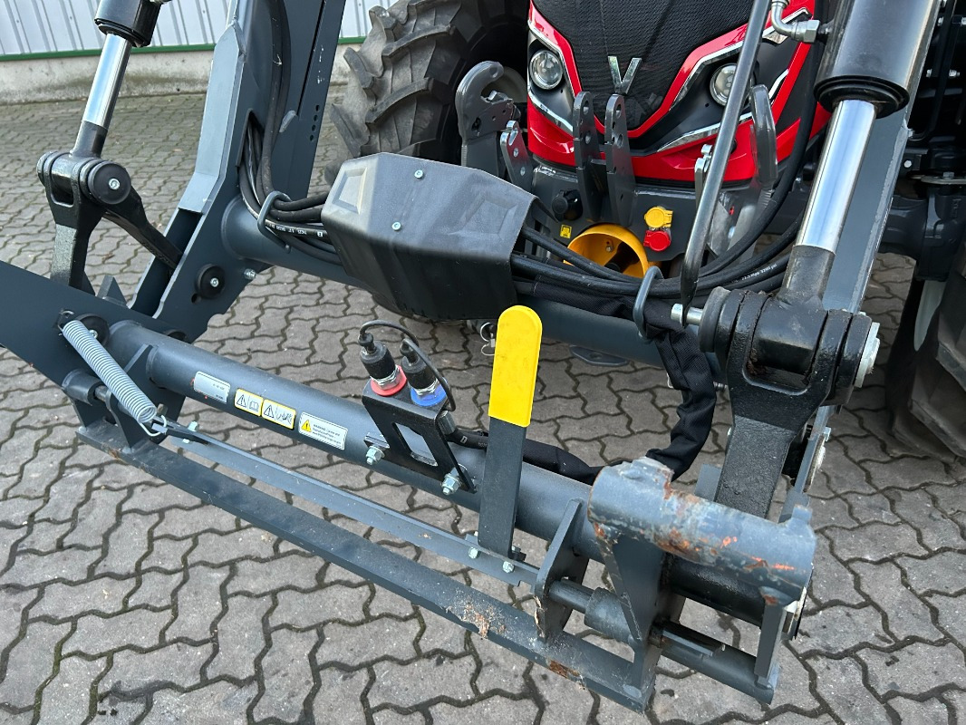 Valtra A85N - Трактор: фото 3 Valtra A85N - Трактор: фото 3