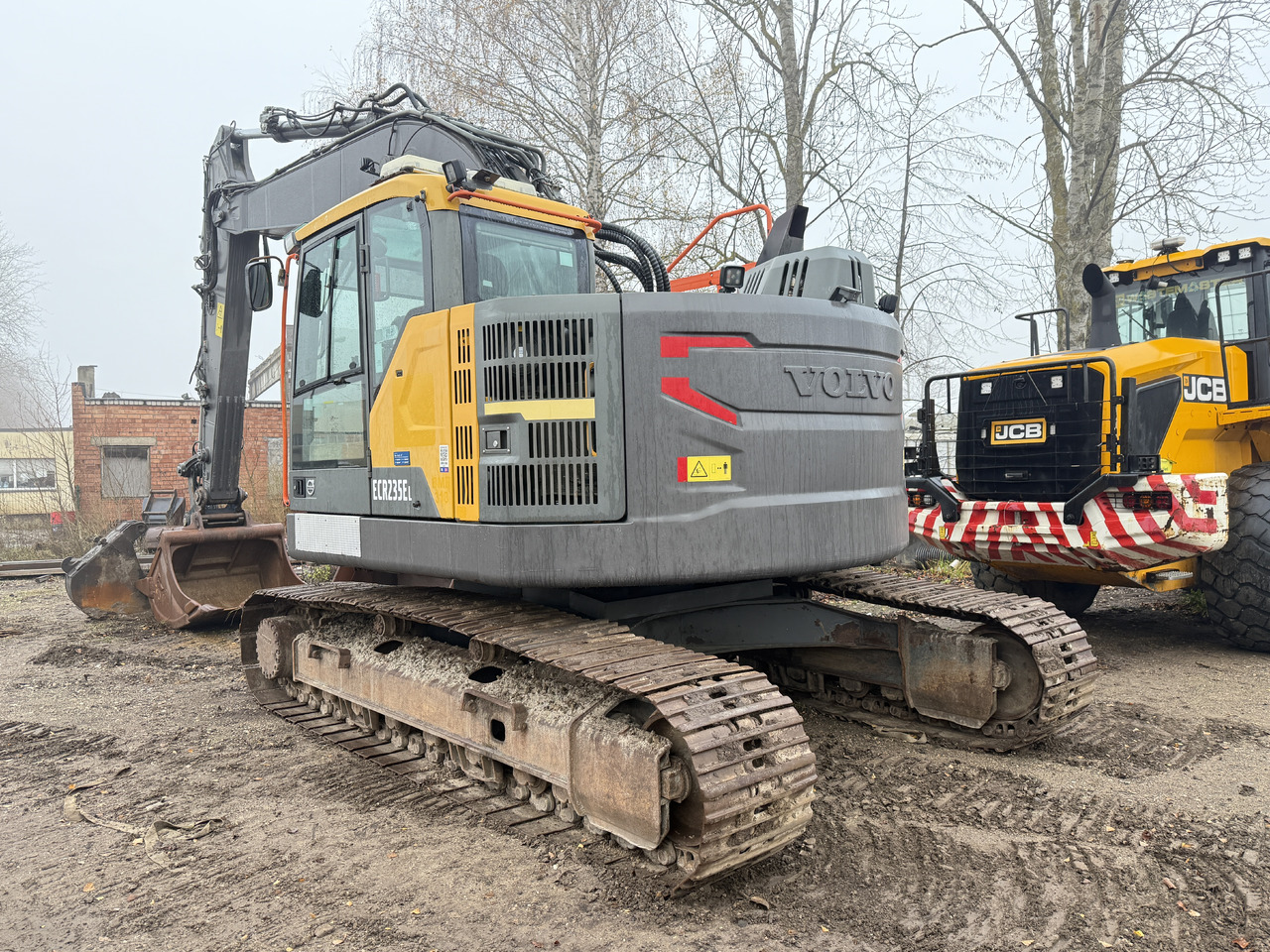 VOLVO 235 - Гусеничный экскаватор: фото 3 VOLVO 235 - Гусеничный экскаватор: фото 3