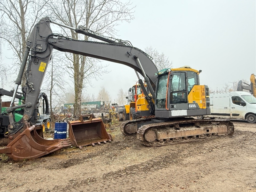 Volvo 235 el - Гусеничный экскаватор: фото 2 Volvo 235 el - Гусеничный экскаватор: фото 2