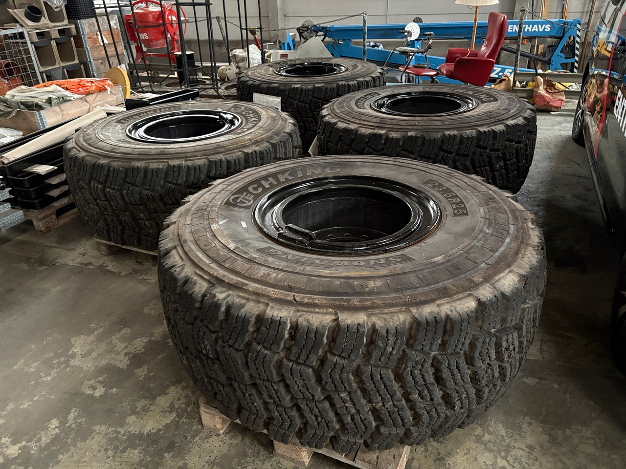 Entreprenadhjul Techking Snowking 23,5 R25 till Ljungby L18 4 st - Шина для Строительной техники: фото 1 Entreprenadhjul Techking Snowking 23,5 R25 till Ljungby L18 4 st - Шина для Строительной техники: фото 1