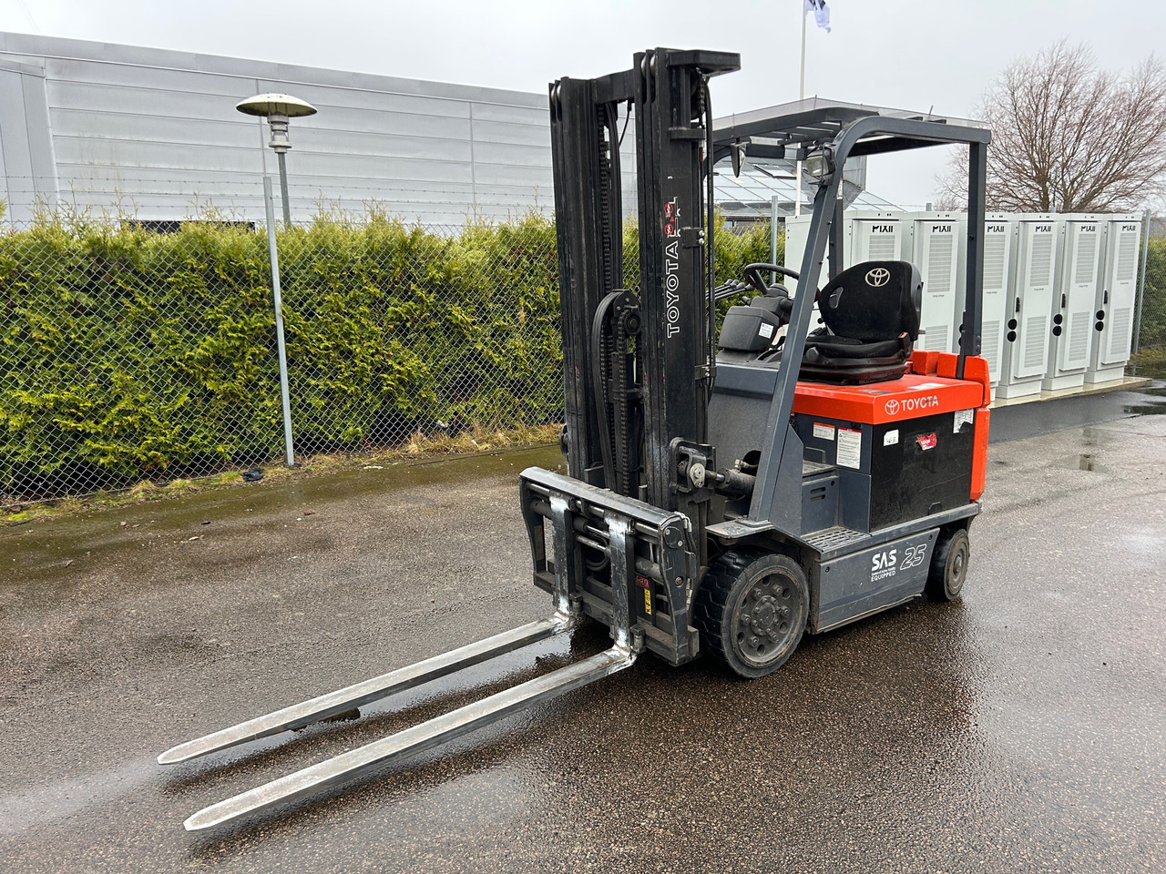 Toyota 7FBCU25 - Погрузочно-разгрузочная техника: фото 1 Toyota 7FBCU25 - Погрузочно-разгрузочная техника: фото 1