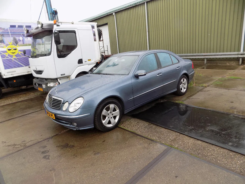 Mercedes-Benz E-Klasse 320 CDI sedan avantgarde - Легковой автомобиль: фото 4 Mercedes-Benz E-Klasse 320 CDI sedan avantgarde - Легковой автомобиль: фото 4