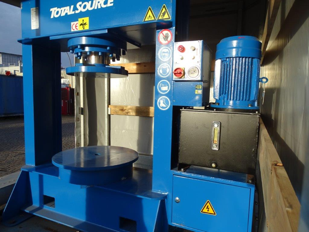 MOBILE VOLLREIFENPRESSE - Оборудование для гаражей/ Мастерских: фото 5 MOBILE VOLLREIFENPRESSE - Оборудование для гаражей/ Мастерских: фото 5