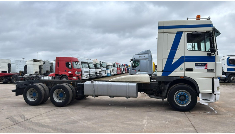 Грузовик-шасси DAF XF 95.430 (EURO 3 / 10 TYRES / 6X2 / MANUAL GEARBOX / BOITE MANUELLE): фото 8 Грузовик-шасси DAF XF 95.430 (EURO 3 / 10 TYRES / 6X2 / MANUAL GEARBOX / BOITE MANUELLE): фото 8