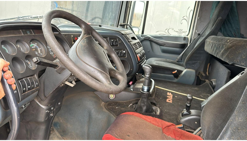 Грузовик-шасси DAF XF 95.430 (EURO 3 / 10 TYRES / 6X2 / MANUAL GEARBOX / BOITE MANUELLE): фото 14 Грузовик-шасси DAF XF 95.430 (EURO 3 / 10 TYRES / 6X2 / MANUAL GEARBOX / BOITE MANUELLE): фото 14