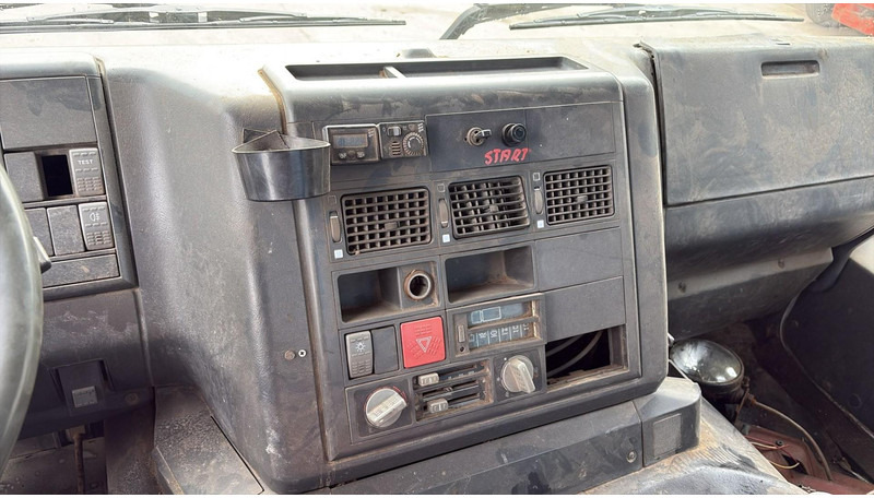 Iveco Eurotrakker 260 E 37 (POMPE MANUELLE / MANUAL PUMP / LAMES / STEEL SUSP. / BIG AXLE / GRANT PONT) в лизинг Iveco Eurotrakker 260 E 37 (POMPE MANUELLE / MANUAL PUMP / LAMES / STEEL SUSP. / BIG AXLE / GRANT PONT): фото 18 Iveco Eurotrakker 260 E 37 (POMPE MANUELLE / MANUAL PUMP / LAMES / STEEL SUSP. / BIG AXLE / GRANT PONT) в лизинг Iveco Eurotrakker 260 E 37 (POMPE MANUELLE / MANUAL PUMP / LAMES / STEEL SUSP. / BIG AXLE / GRANT PONT): фото 18