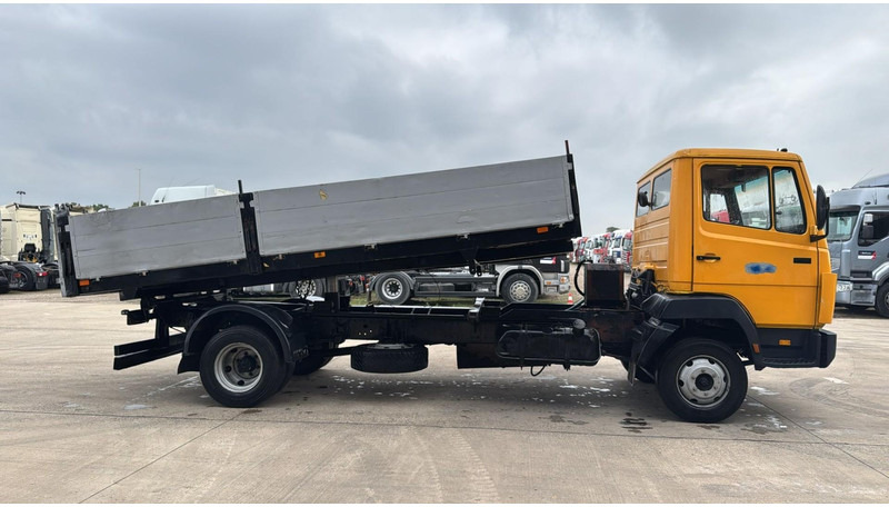 Mercedes-Benz SK 814 (MANUAL PUMP / POMPE MANUELLE / LAMES) - Самосвал: фото 3 Mercedes-Benz SK 814 (MANUAL PUMP / POMPE MANUELLE / LAMES) - Самосвал: фото 3