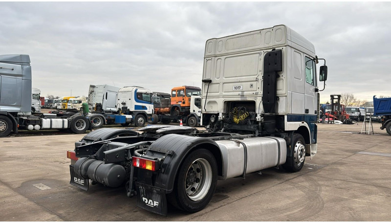 DAF XF 95.380 (EURO 2 / MANUAL GEARBOX / BOITE MANUELLE / TRES PROPRE / CLEAN TRUCK) - Тягач: фото 4 DAF XF 95.380 (EURO 2 / MANUAL GEARBOX / BOITE MANUELLE / TRES PROPRE / CLEAN TRUCK) - Тягач: фото 4