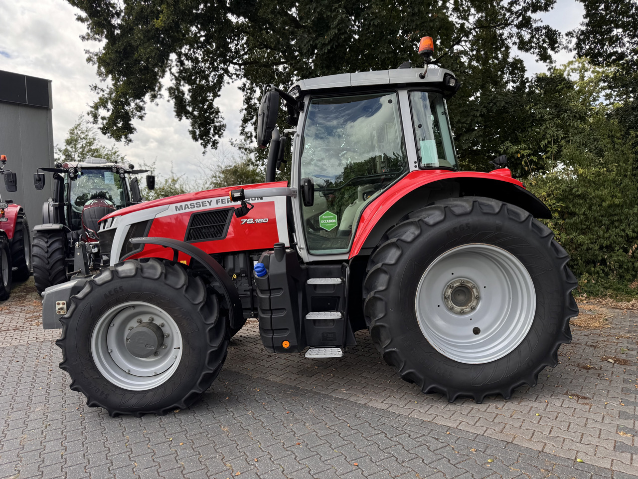 MASSEY FERGUSON 7s.180 Dyna6 Efficient - Трактор: фото 2 MASSEY FERGUSON 7s.180 Dyna6 Efficient - Трактор: фото 2