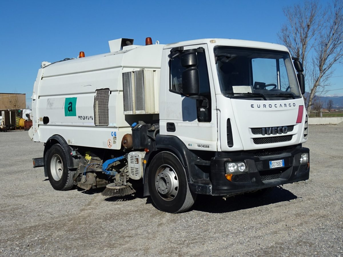 IVECO EUROCARGO 150E22 - Подметально-уборочная машина: фото 1 IVECO EUROCARGO 150E22 - Подметально-уборочная машина: фото 1