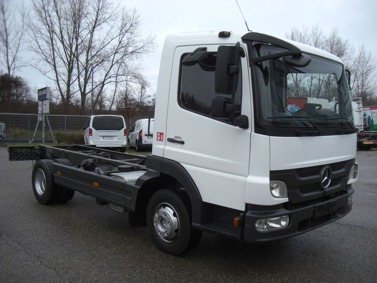 Mercedes-Benz 818 AUTOMATIK / KURZ - Грузовик-шасси: фото 2 Mercedes-Benz 818 AUTOMATIK / KURZ - Грузовик-шасси: фото 2