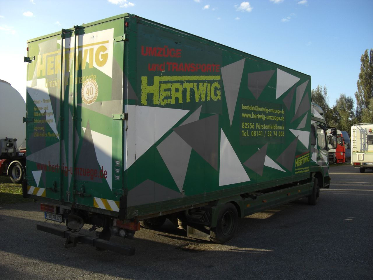 Mercedes-Benz 823L - Грузовик с закрытым кузовом: фото 3 Mercedes-Benz 823L - Грузовик с закрытым кузовом: фото 3