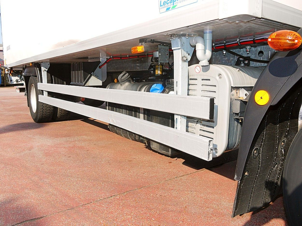 Рефрижератор Iveco 140E18 FLEISH KUHLKOFFER CARRIER SUPRA 550 LBW Iveco 140E18 FLEISH KUHLKOFFER CARRIER SUPRA 550 LBW: фото 16 Рефрижератор Iveco 140E18 FLEISH KUHLKOFFER CARRIER SUPRA 550 LBW Iveco 140E18 FLEISH KUHLKOFFER CARRIER SUPRA 550 LBW: фото 16