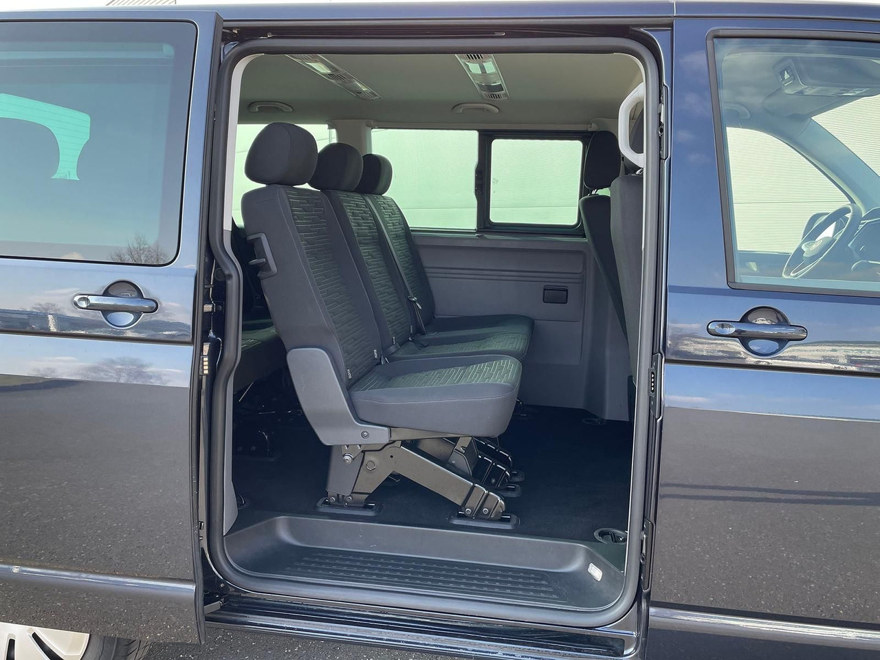 Новый Пассажирский фургон Volkswagen T6.1 Caravelle Comfortline NAV LED TEMP DAB PDC: фото 12 Новый Пассажирский фургон Volkswagen T6.1 Caravelle Comfortline NAV LED TEMP DAB PDC: фото 12