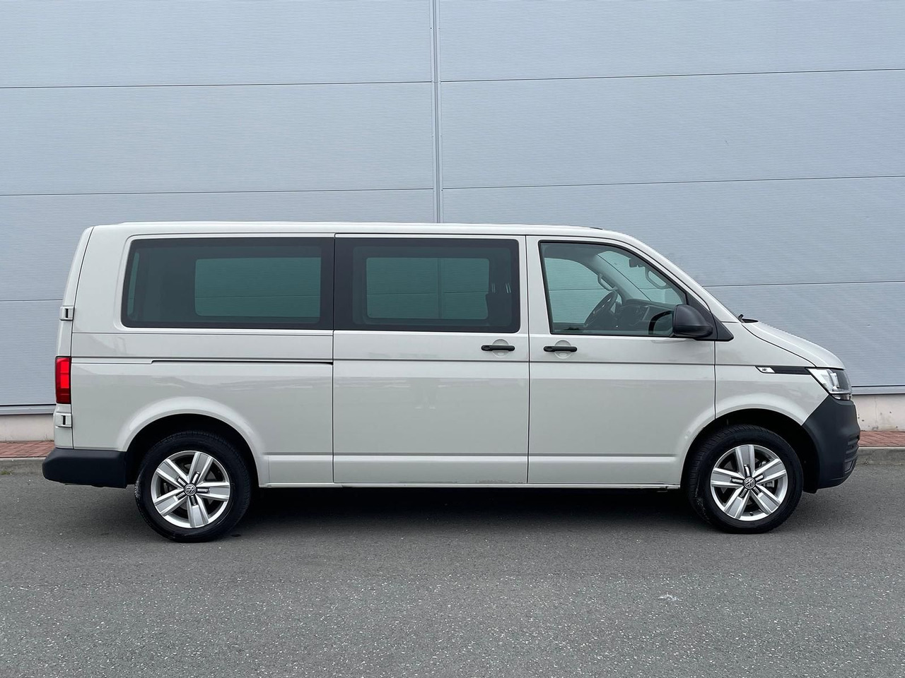 Volkswagen T6.1 Transporter 2.0 TDI lang 4MOTION SITZHZ NAV - Легковой автомобиль: фото 5 Volkswagen T6.1 Transporter 2.0 TDI lang 4MOTION SITZHZ NAV - Легковой автомобиль: фото 5