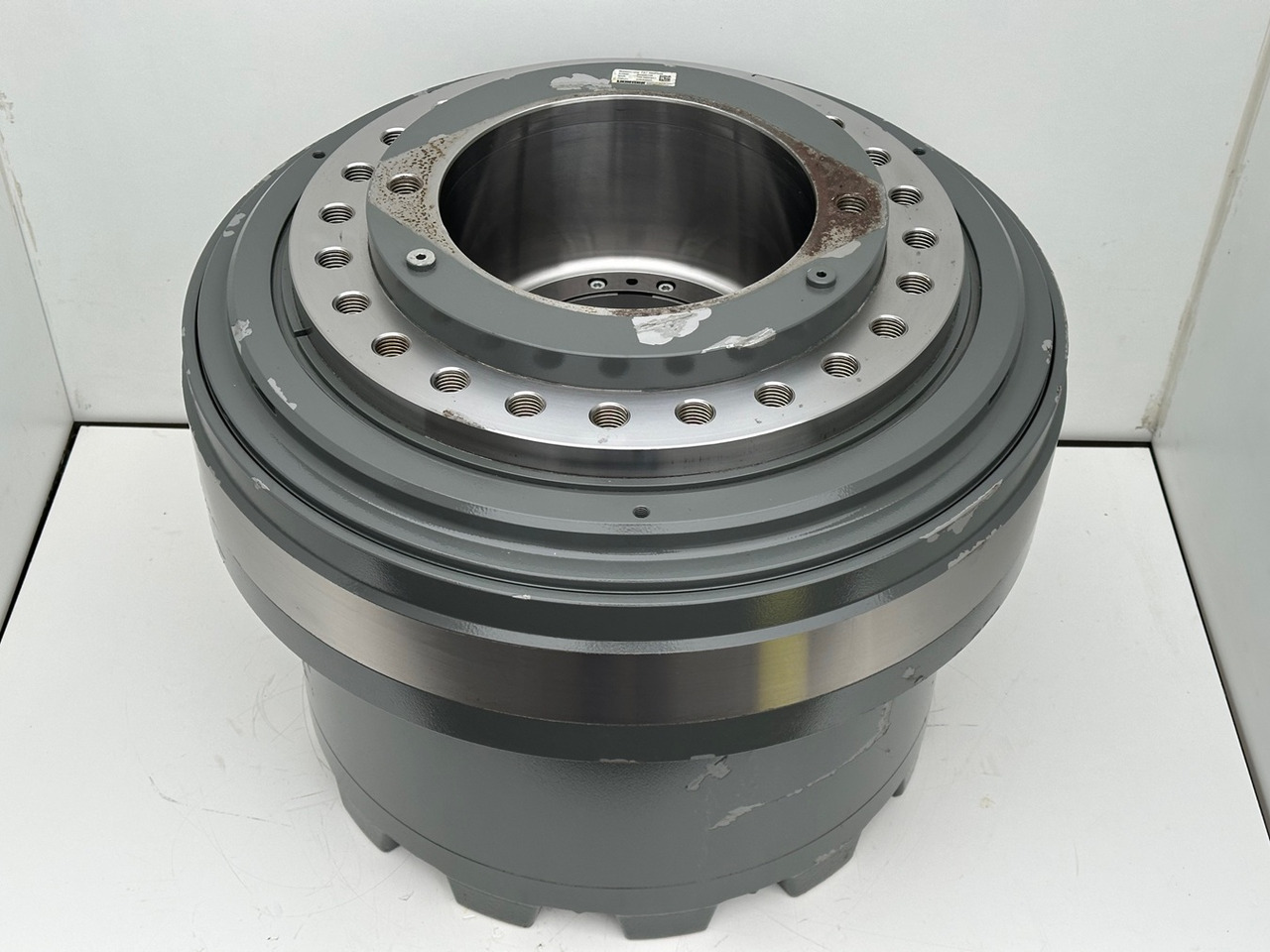 LIEBHERR Original Fahrantrieb Typ:FAT550P046 mit ID-Nr.9443780 – ID-Nr.944378003 – ID-Nr.90008209. A900,LH120,LH150,E974,ER974,LOS412,LOS974,R964,R966,R970,R974,R976,R980. #944378003.159-011# - Бортовой редуктор для Гусеничных экскаваторов: фото 2 LIEBHERR Original Fahrantrieb Typ:FAT550P046 mit ID-Nr.9443780 – ID-Nr.944378003 – ID-Nr.90008209. A900,LH120,LH150,E974,ER974,LOS412,LOS974,R964,R966,R970,R974,R976,R980. #944378003.159-011# - Бортовой редуктор для Гусеничных экскаваторов: фото 2