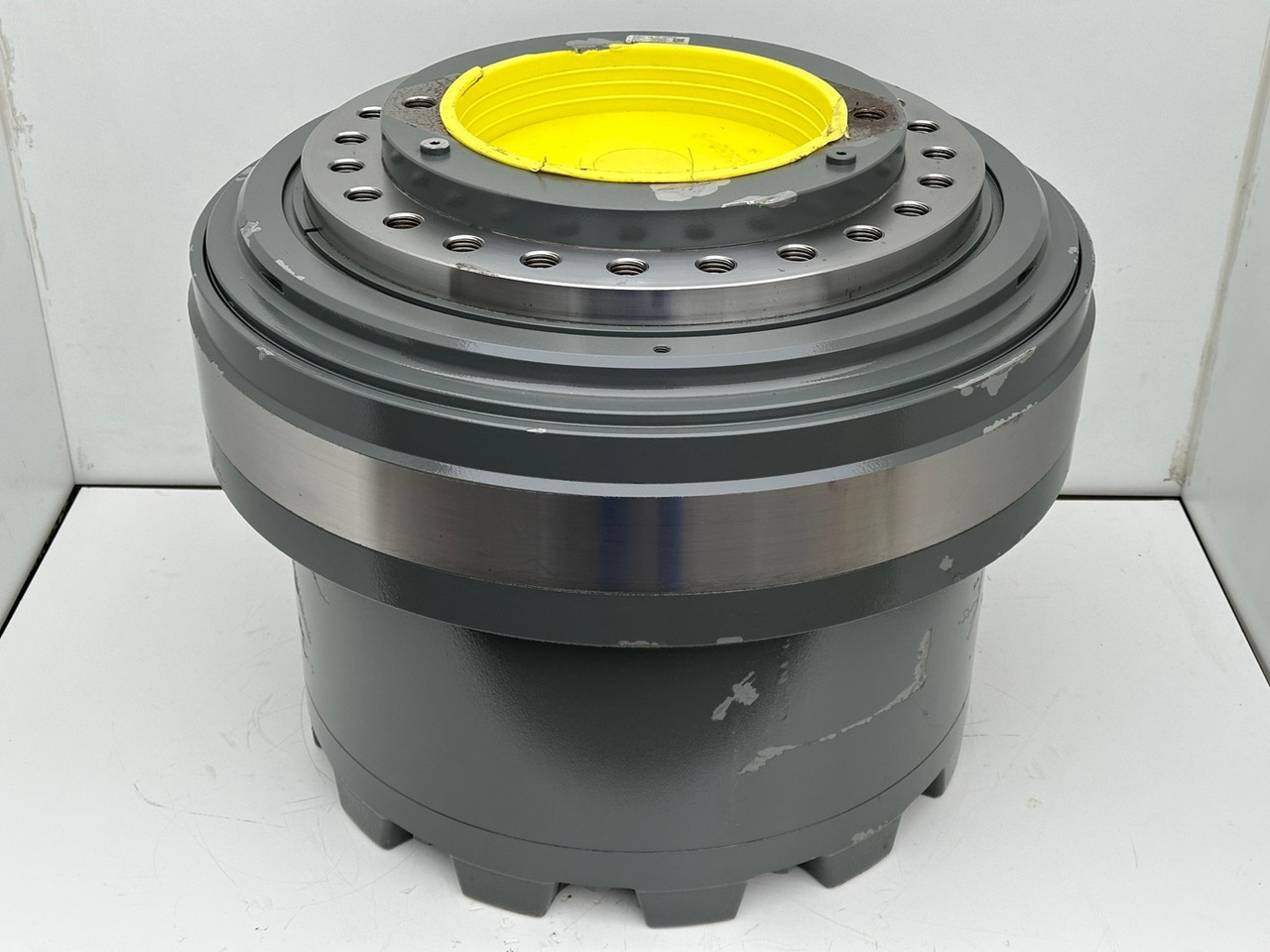 LIEBHERR Original Fahrantrieb Typ:FAT550P046 mit ID-Nr.9443780 – ID-Nr.944378003 – ID-Nr.90008209. A900,LH120,LH150,E974,ER974,LOS412,LOS974,R964,R966,R970,R974,R976,R980. #944378003.159-011# - Бортовой редуктор для Гусеничных экскаваторов: фото 1 LIEBHERR Original Fahrantrieb Typ:FAT550P046 mit ID-Nr.9443780 – ID-Nr.944378003 – ID-Nr.90008209. A900,LH120,LH150,E974,ER974,LOS412,LOS974,R964,R966,R970,R974,R976,R980. #944378003.159-011# - Бортовой редуктор для Гусеничных экскаваторов: фото 1