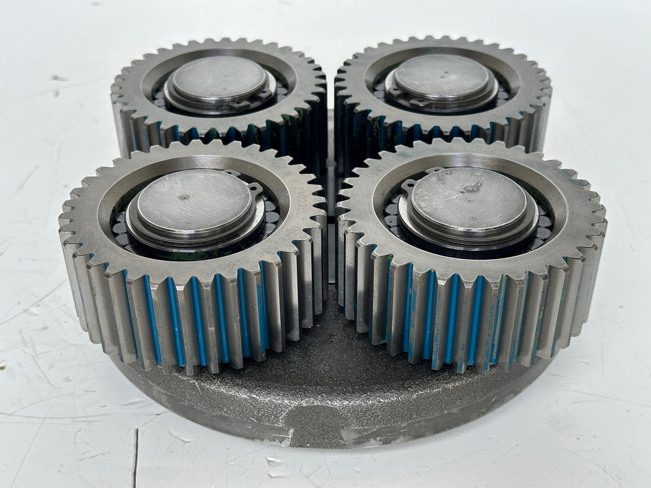 Liebherr Planetenträger ID-Nr.944306303 mit Planetenrad ID-Nr.13472127. A914 B,A914 C,A924,LH30,LH35,A932,A934,P924 C,E932,P914,P924 COMP,R906,R914,R916,R924,R926,R932,R934,R944. #944306303.23.03# - Поворотный редуктор для Строительной техники: фото 2 Liebherr Planetenträger ID-Nr.944306303 mit Planetenrad ID-Nr.13472127. A914 B,A914 C,A924,LH30,LH35,A932,A934,P924 C,E932,P914,P924 COMP,R906,R914,R916,R924,R926,R932,R934,R944. #944306303.23.03# - Поворотный редуктор для Строительной техники: фото 2