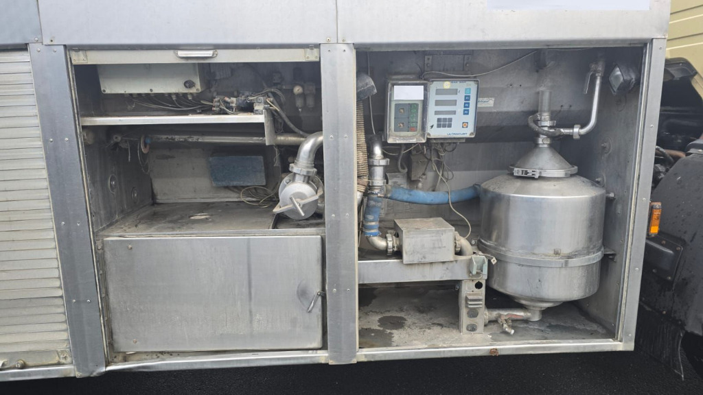 Mercedes Benz 1824 4x2 (Nr. 6217) - Грузовик-цистерна: фото 2 Mercedes Benz 1824 4x2 (Nr. 6217) - Грузовик-цистерна: фото 2