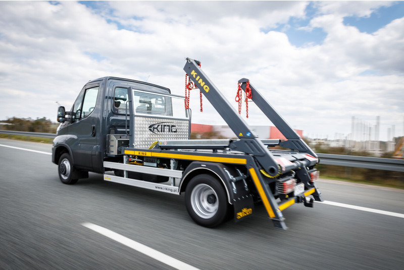 Iveco Daily 70C18 + KING Bramowiec / Skiploader / Absetzkipper - Портальный бункеровоз: фото 3 Iveco Daily 70C18 + KING Bramowiec / Skiploader / Absetzkipper - Портальный бункеровоз: фото 3