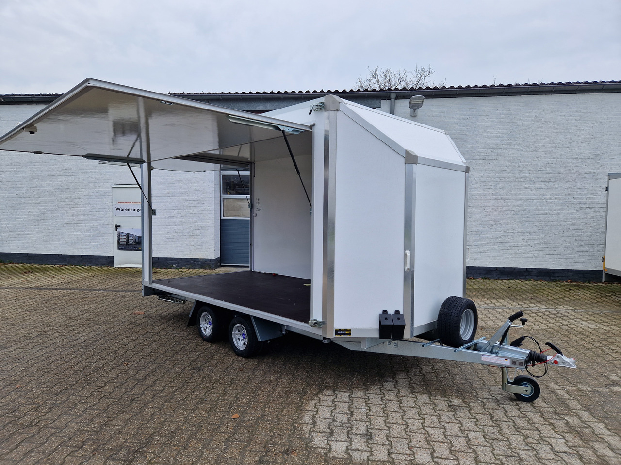 Koffer Hochlader FC2024HTL Messe 400x200x200cm aerodynamisch 10" Alufelgen (XL) 2000kg 100 km/H - Торговый прицеп: фото 1 Koffer Hochlader FC2024HTL Messe 400x200x200cm aerodynamisch 10" Alufelgen (XL) 2000kg 100 km/H - Торговый прицеп: фото 1