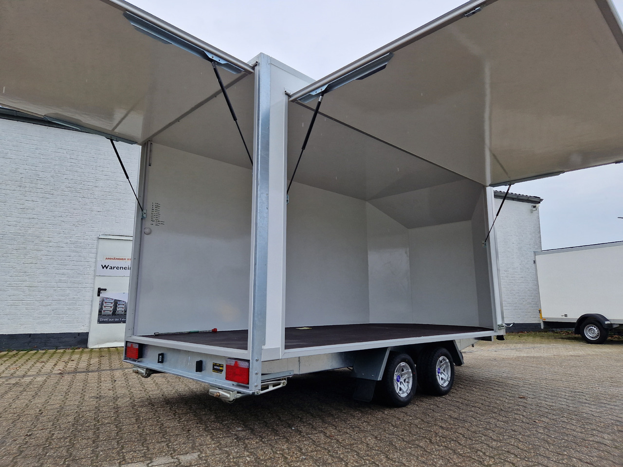 Koffer Hochlader FC2024HTL Messe 400x200x200cm aerodynamisch 10" Alufelgen (XL) 2000kg 100 km/H - Торговый прицеп: фото 4 Koffer Hochlader FC2024HTL Messe 400x200x200cm aerodynamisch 10" Alufelgen (XL) 2000kg 100 km/H - Торговый прицеп: фото 4