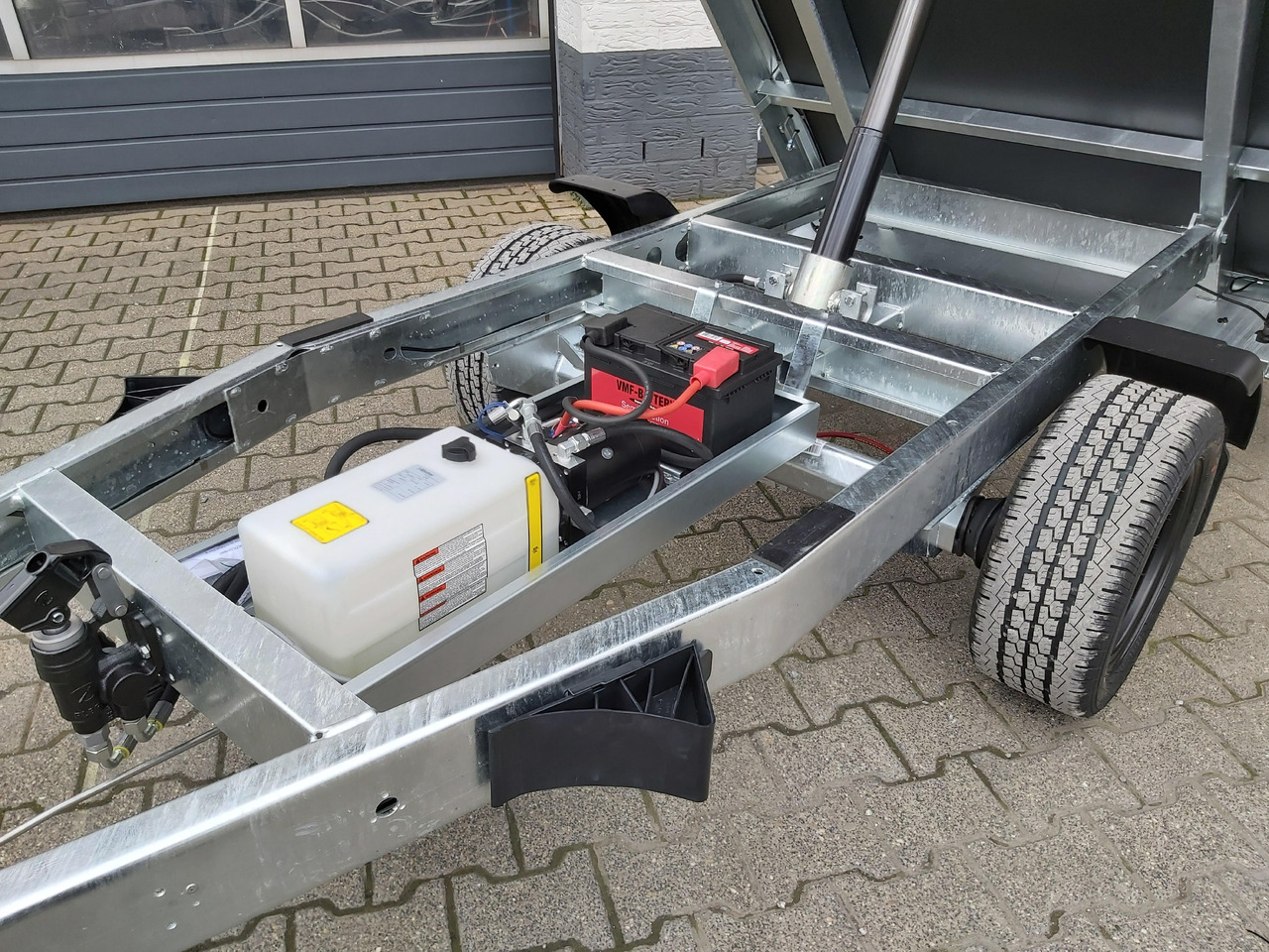 Saris Kipper K1 256 150 1500 1 E 256x150x30cm black Edition Elektro & Notpumpe 13" (S) 1500kg - Самосвальный прицеп: фото 2 Saris Kipper K1 256 150 1500 1 E 256x150x30cm black Edition Elektro & Notpumpe 13" (S) 1500kg - Самосвальный прицеп: фото 2