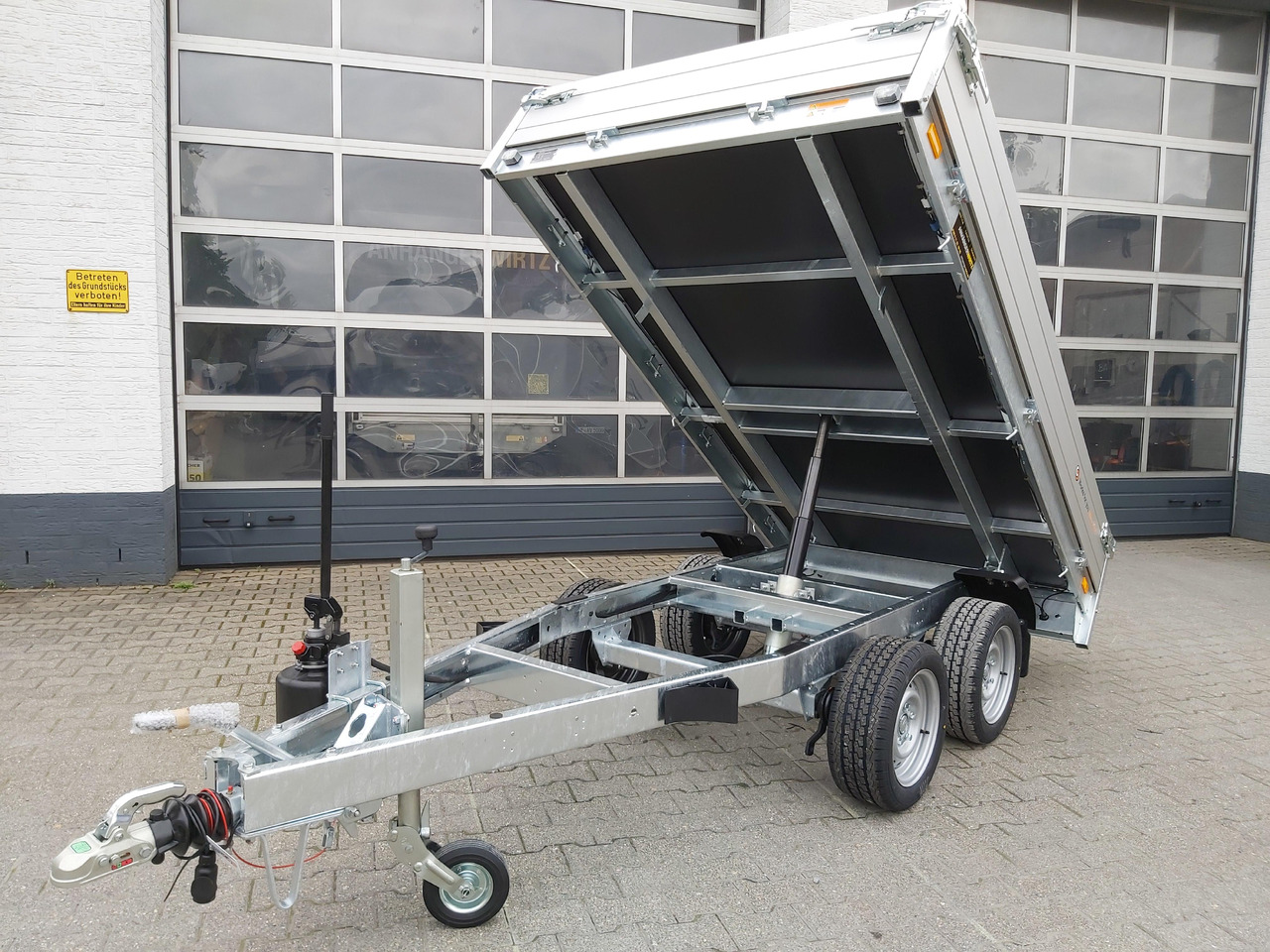 Saris Kipper K1 276 150 2000 2 276x150x30cm silver Handpumpe 13" (S) 2000kg - Самосвальный прицеп: фото 3 Saris Kipper K1 276 150 2000 2 276x150x30cm silver Handpumpe 13" (S) 2000kg - Самосвальный прицеп: фото 3