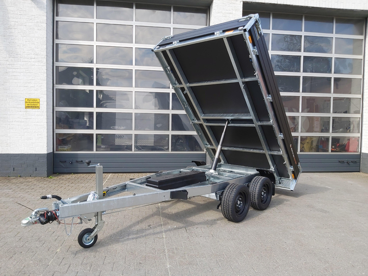 Saris Kipper K1 276 150 2700 2 E 276x150x30cm Elektro black Edition 13" (S) 2700kg Abverkauf - Самосвальный прицеп: фото 1 Saris Kipper K1 276 150 2700 2 E 276x150x30cm Elektro black Edition 13" (S) 2700kg Abverkauf - Самосвальный прицеп: фото 1