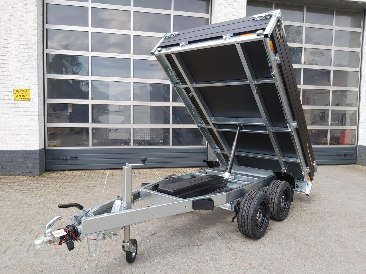 Saris Kipper K1 276 150 2700 2 E 276x150x30cm Elektro black Edition 13" (S) 2700kg Abverkauf - Самосвальный прицеп: фото 2 Saris Kipper K1 276 150 2700 2 E 276x150x30cm Elektro black Edition 13" (S) 2700kg Abverkauf - Самосвальный прицеп: фото 2