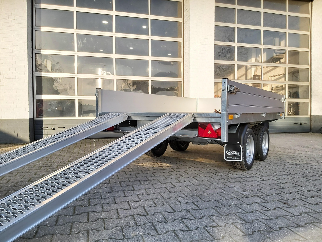 Saris Kipper K1 276 170 2000 2 276x170x30cm Alu Auffahrrampen Heckstützen Handpumpe 13" 2000kg - Самосвальный прицеп: фото 1 Saris Kipper K1 276 170 2000 2 276x170x30cm Alu Auffahrrampen Heckstützen Handpumpe 13" 2000kg - Самосвальный прицеп: фото 1