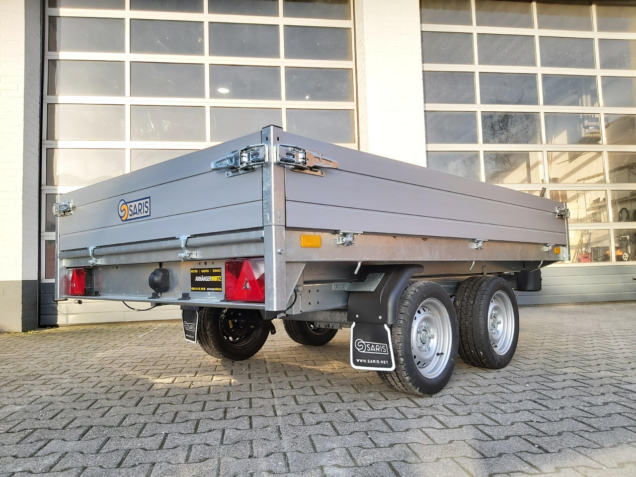 Saris Kipper K1 276 170 2000 2 276x170x30cm Alu Auffahrrampen Heckstützen Handpumpe 13" 2000kg - Самосвальный прицеп: фото 4 Saris Kipper K1 276 170 2000 2 276x170x30cm Alu Auffahrrampen Heckstützen Handpumpe 13" 2000kg - Самосвальный прицеп: фото 4