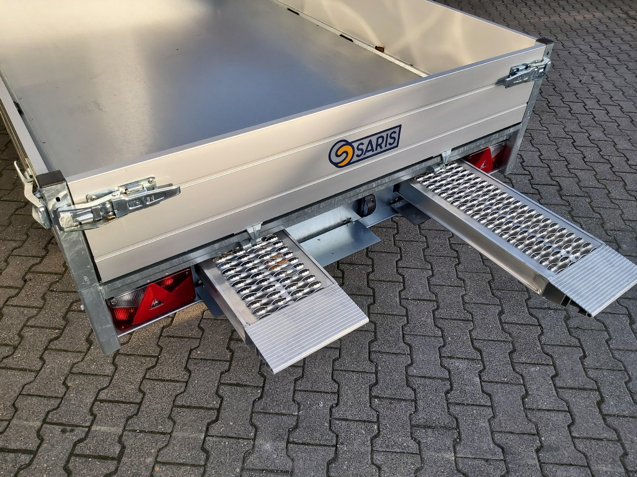 Saris Kipper K1 276 170 2000 2 276x170x30cm Alu Auffahrrampen Heckstützen Handpumpe 13" 2000kg - Самосвальный прицеп: фото 3 Saris Kipper K1 276 170 2000 2 276x170x30cm Alu Auffahrrampen Heckstützen Handpumpe 13" 2000kg - Самосвальный прицеп: фото 3