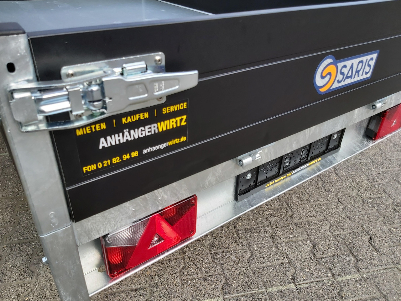 Saris Kipper K1 276 170 2700 2 276x170x30cm black Edition Handpumpe 13" 2700kg - Самосвальный прицеп: фото 1 Saris Kipper K1 276 170 2700 2 276x170x30cm black Edition Handpumpe 13" 2700kg - Самосвальный прицеп: фото 1