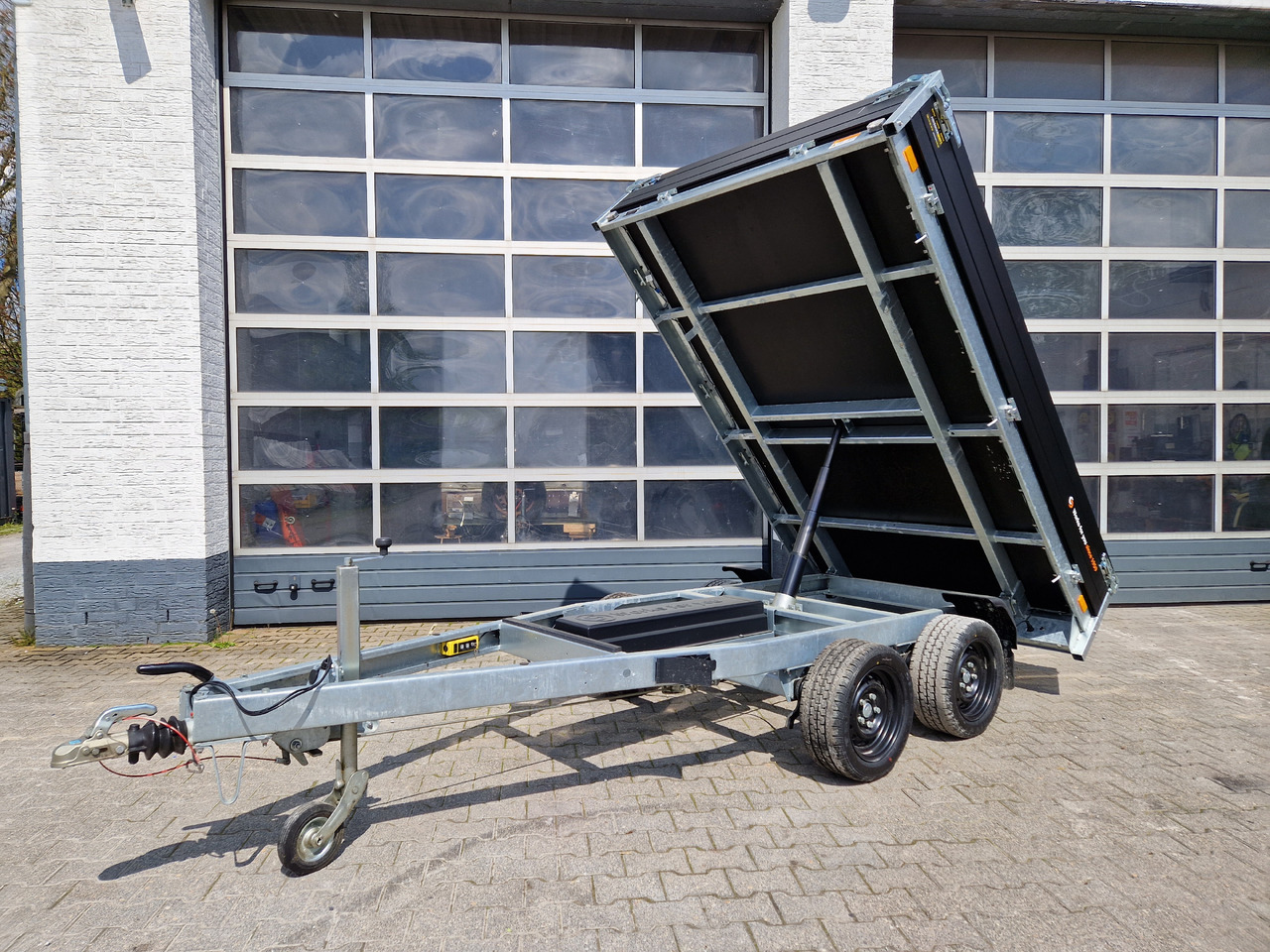 Saris Kipper K1 276 170 2700 2 E 276x170x30cm Elektro black Edition 13" 2700kg Januar Aktion - Самосвальный прицеп: фото 1 Saris Kipper K1 276 170 2700 2 E 276x170x30cm Elektro black Edition 13" 2700kg Januar Aktion - Самосвальный прицеп: фото 1