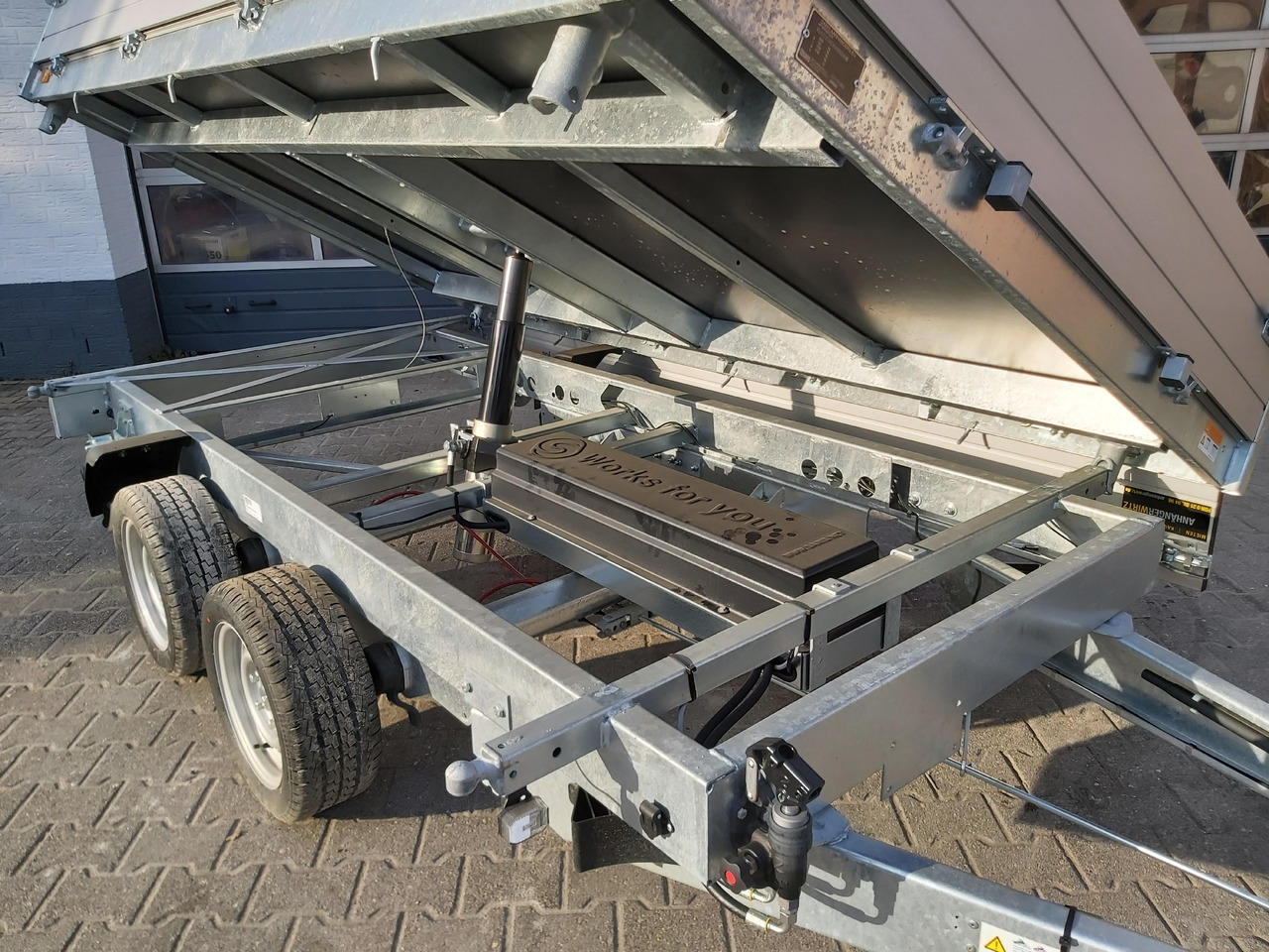 Saris Kipper K3 306 184 3500 2 E 306x184x30cm 3500kg silver Elektro NHP Stützen 13" 3500kg used - Самосвальный прицеп: фото 5 Saris Kipper K3 306 184 3500 2 E 306x184x30cm 3500kg silver Elektro NHP Stützen 13" 3500kg used - Самосвальный прицеп: фото 5